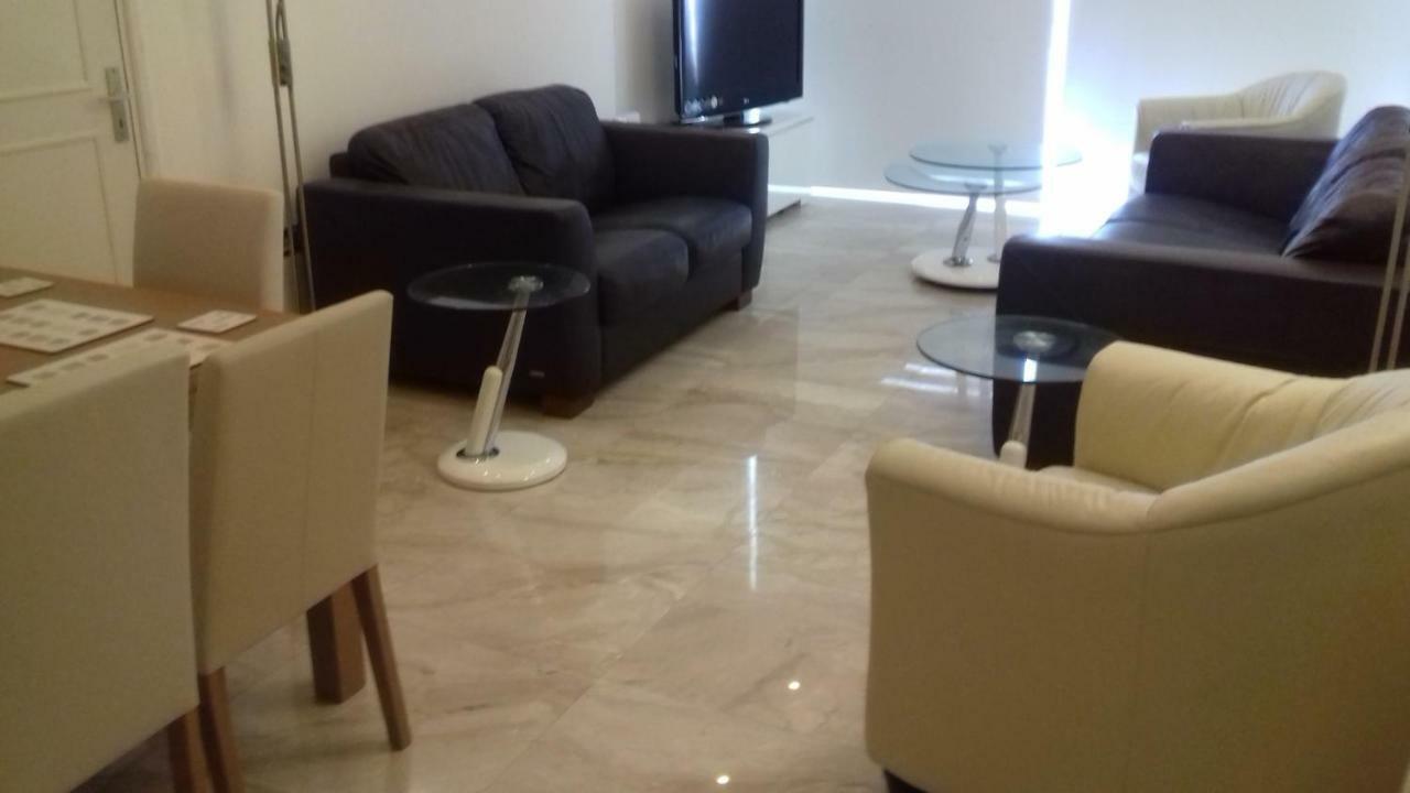 Amathusia Beach Apartment Limasol Buitenkant foto