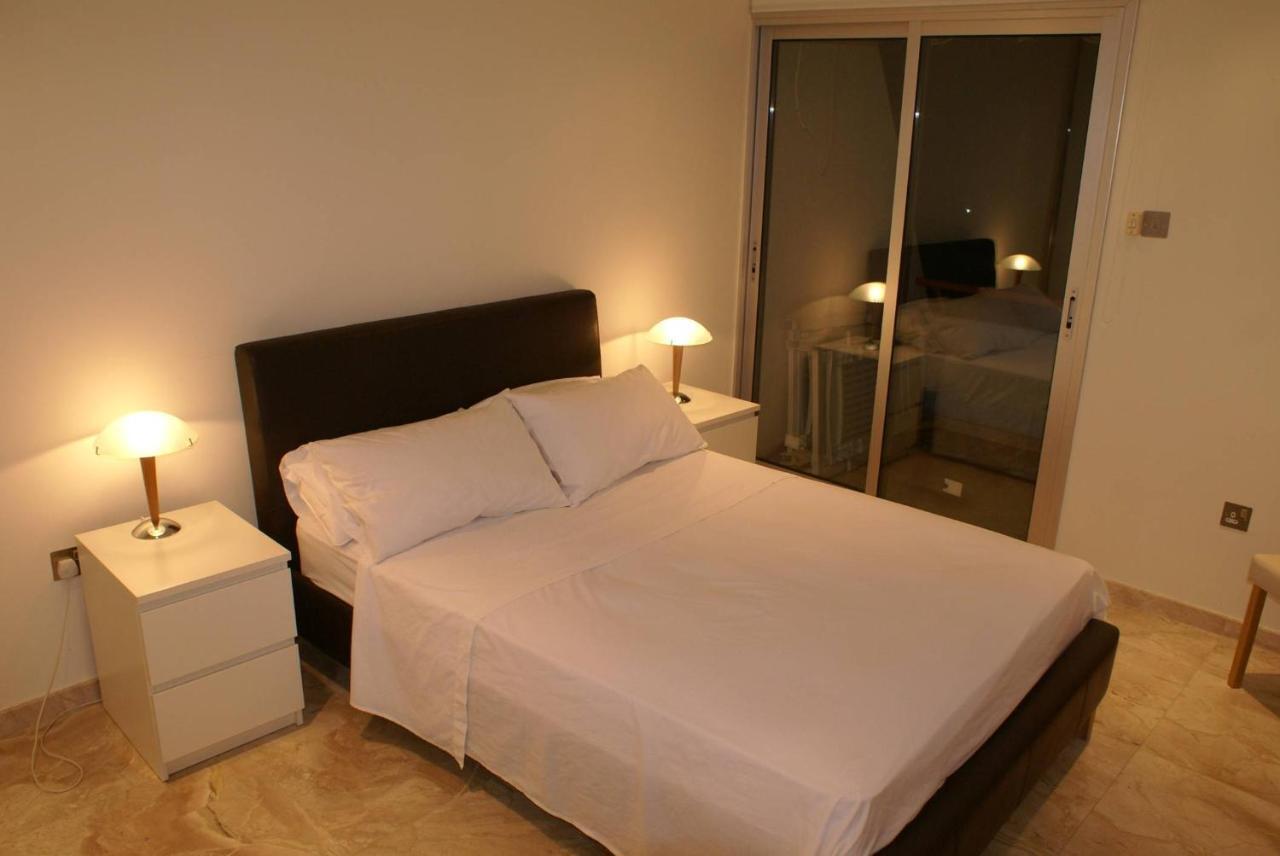 Amathusia Beach Apartment Limasol Buitenkant foto