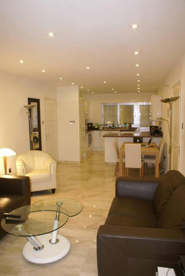 Amathusia Beach Apartment Limasol Buitenkant foto