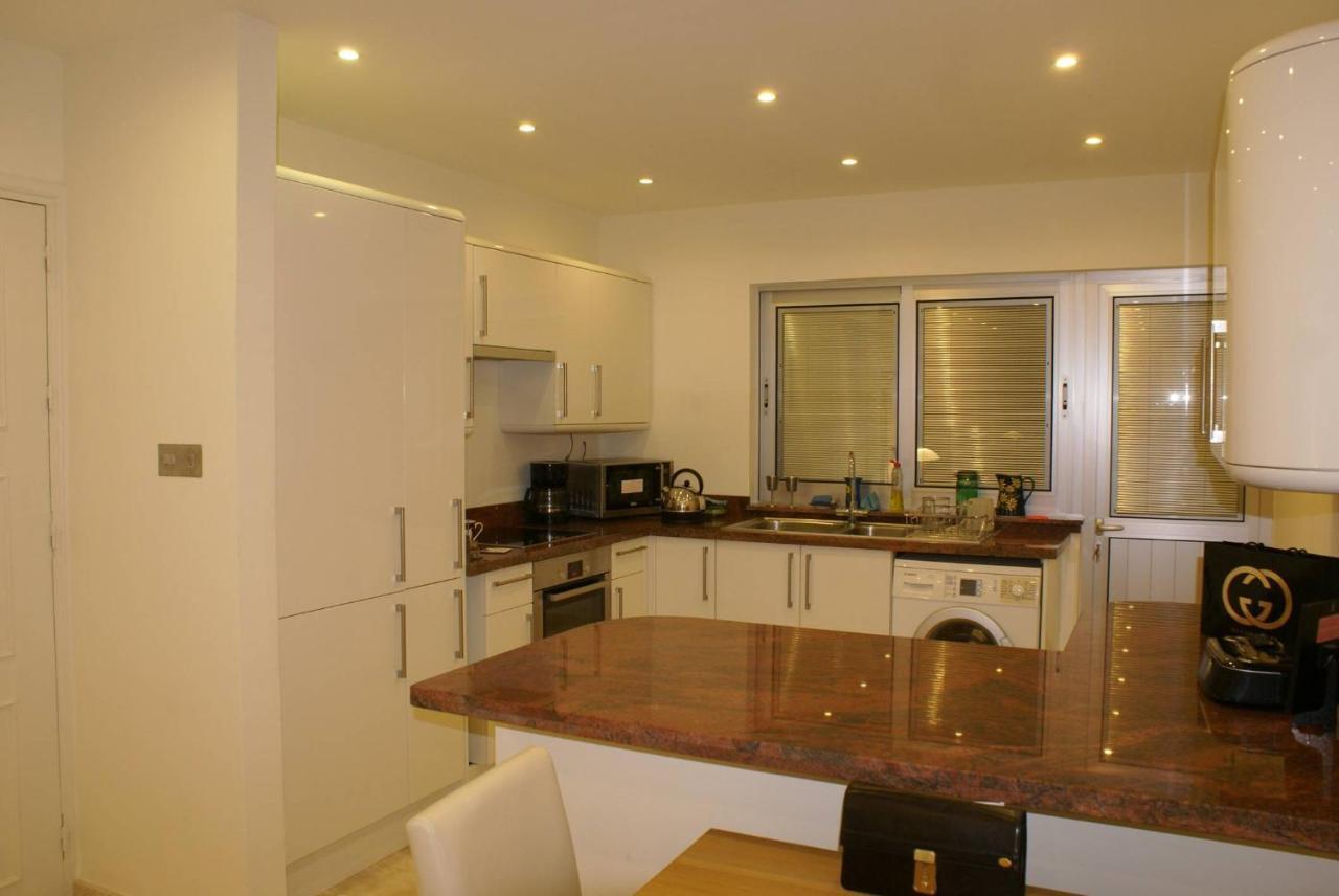 Amathusia Beach Apartment Limasol Buitenkant foto