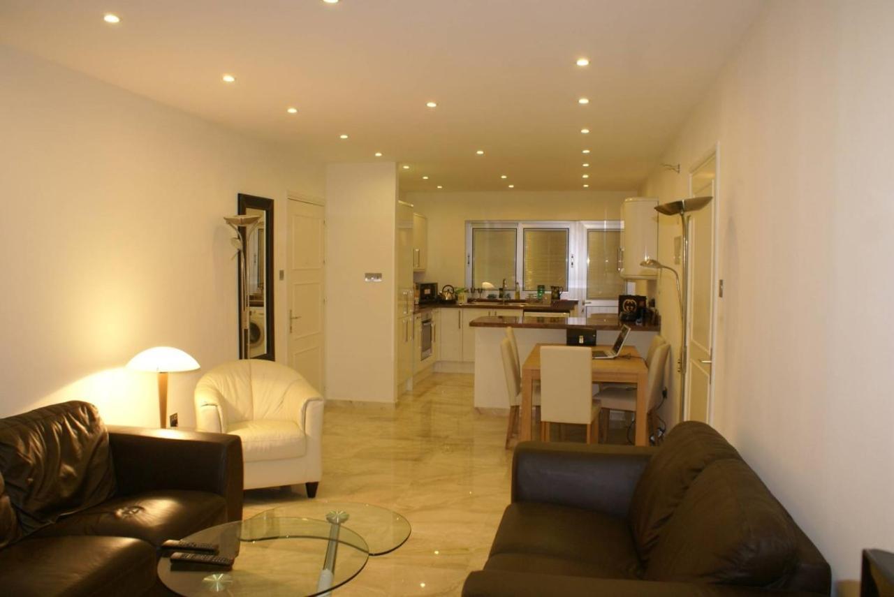 Amathusia Beach Apartment Limasol Buitenkant foto